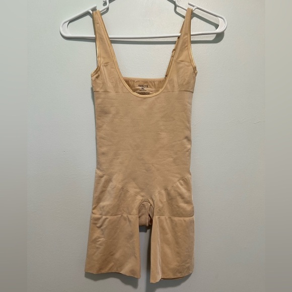 Assets by Spanx Open Bust Mid Thigh Bodysuit Tan Nude Convertible Shapewear RR. - Picture 3 of 13